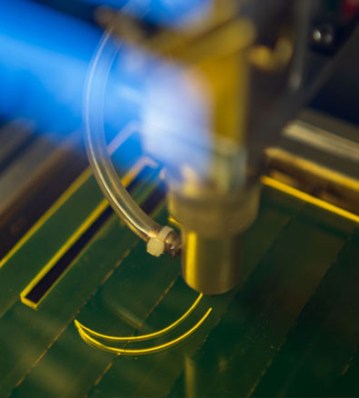 laser cutter acryl gelb regenholz werkstatt